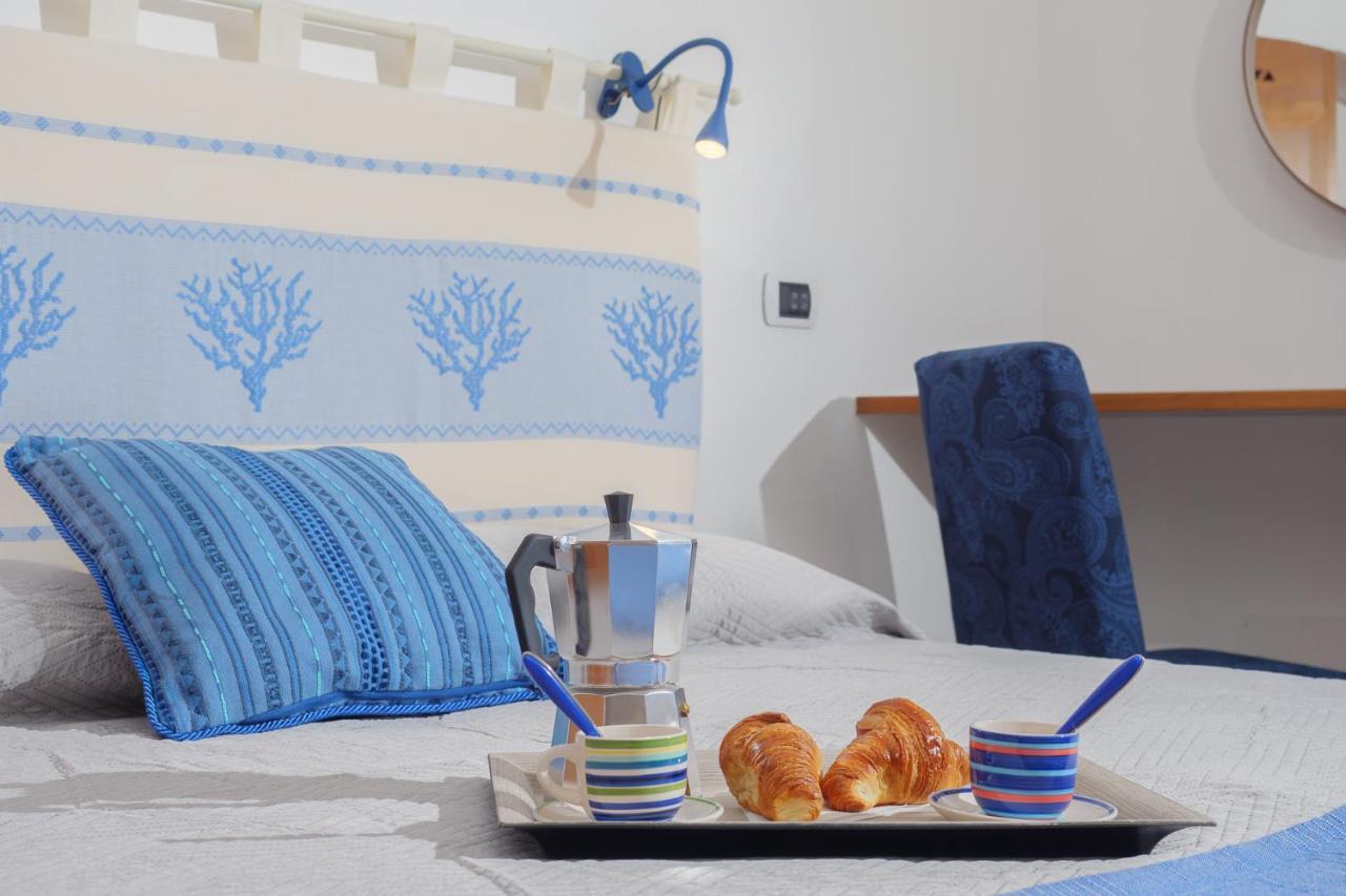 Villetta Azzurro - Sherdenia Luxury Apartments مارينيلاّ المظهر الخارجي الصورة